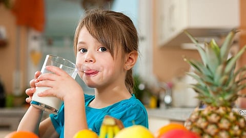 गरम दूध पिल्याने लागते शांत झोप; संशोधनाचा निष्कर्ष