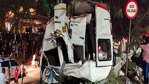 नवले पूलाजवळ सलग दुसऱ्या दिवशी भीषण अपघात.