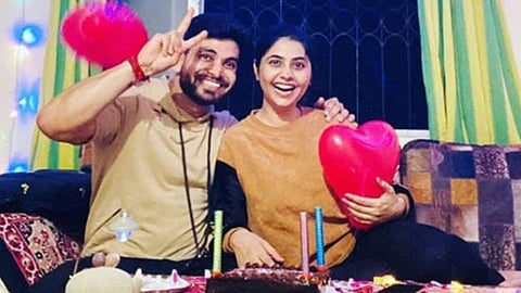 वीणा आणि शिवचं ब्रेक-अप? सोशल मीडियावर चर्चा...