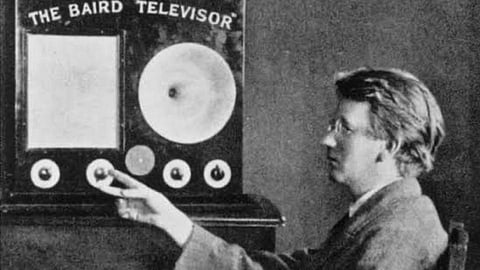 रोज TV पाहताय? पण त्यामागची कल्पना कोणाची होती माहितीये का?