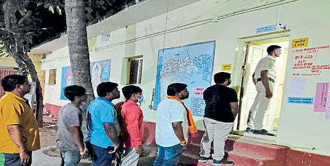 उमेदवारांचे भवितव्य मतदार पेटीत बंद