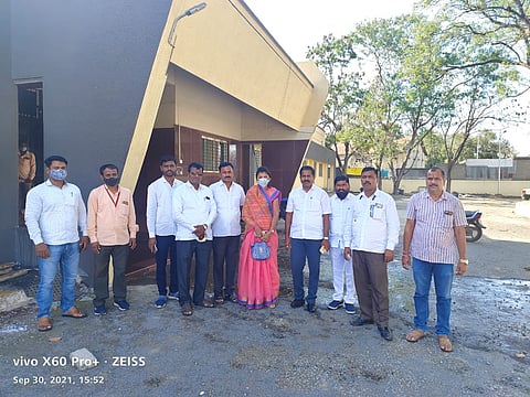 आरोग्य केंद्राच्या इमारतीचे काम अपूर्ण