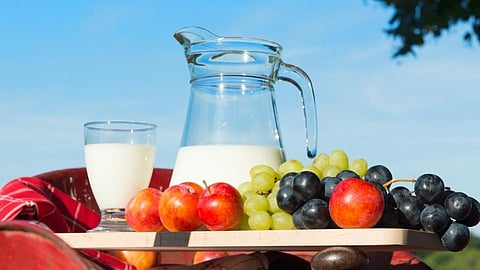 विरुद्ध आहार : हेल्दी राहण्यासाठी 'हे' पदार्थ एकत्र खाणे टाळा