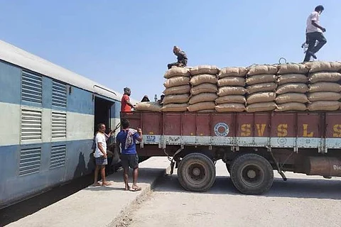 किसान रेल्वेच्या ८०० फेऱ्या पूर्ण