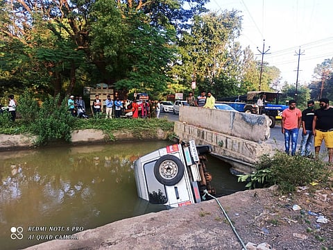 सातारा : महाबळेश्वरहून वाईला येणारी जीप कालव्यात कोसळली; तीन जण गंभीर जखमी