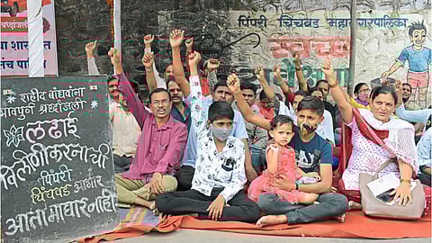 आम्ही अनेकदा शिळे अन्न खाऊनच दिवस काढतो!