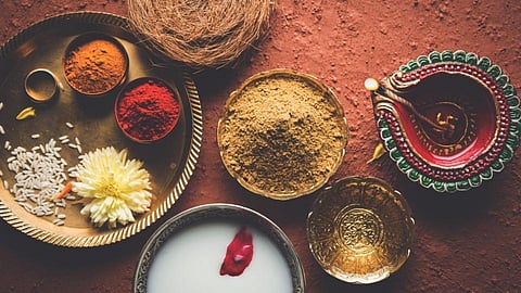 Diwali Festival 2021 : दिवाळीतील अभ्यंगस्नानामागचं शास्त्र काय? जाणून घ्या...