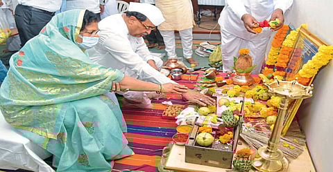 अहमदनगर : राज्यानेही इंधनावरील कर कपात करावी