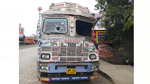 टिप्पर अपघातात चालक-मालकाचा मृत्यू; एक गंभीर