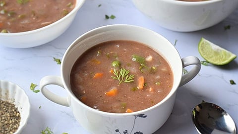 हिवाळ्यात शरीराला उबदार ठेवण्यासाठी बनवा पौष्टिक सुप ; जाणून घ्या रेसीपी