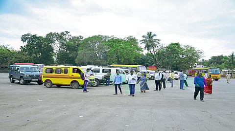 सोलापूर : खासगी बसमुळे बसतोय भुर्दंड