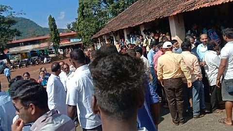 संस्थेच्या वादात शैक्षणिक नुकसान; पालक आक्रमक