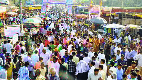 जत्रा पांगली; जगणं मुश्कील झालं!