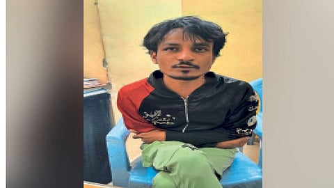 चाकूने १०० वार, डोळे काढून खेळला गोट्या!