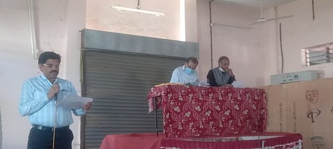 लसीकरणासाठी टिमवर्क म्हणून काम करा जिल्हाधिकारी षण्मुगराजन एस