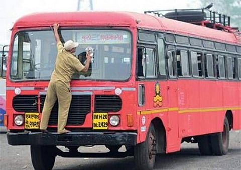 एसटी bus