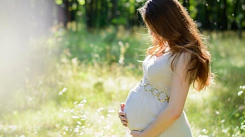 Late pregnancy: वयाच्या तिशीत आई व्हायचयं? 'अशी' घ्या काळजी