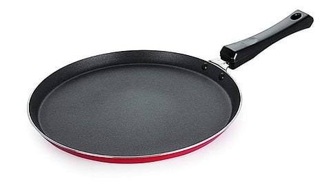 तवा सारखा खराब होतोय? असा करा स्वच्छ