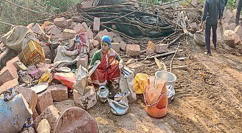 पुणे : गरिबांच्या संसारांवर हातोडा