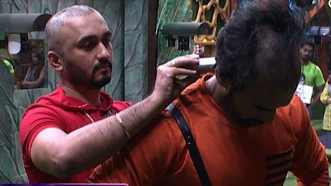 'ही दोस्ती तुटायची नाय'; विशाल-विकासने एकमेकांसाठी केलं टक्कल