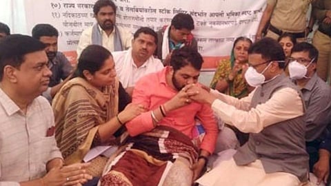 तुपकरांचे आंदोलन स्थगित; डॉ. शिंगणे यांनी केली मध्यस्थी