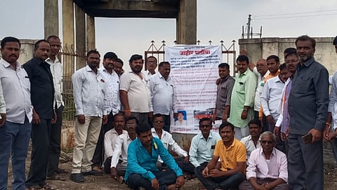 स्मशानभूमीत आंदोलन करून राज्य परिवहन कर्मचाऱ्यांच्या संपाला पाठिंबा