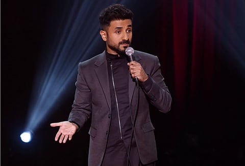 'आपण असहिष्णू आणि दुटप्पी'; कॉमेडियन वीरदासच्या समर्थनार्थ उतरले सिब्बल आणि थरुर