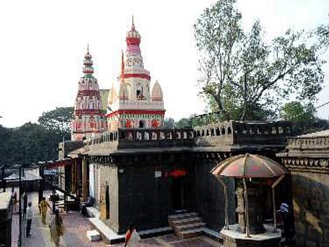 मोरया गोसावी मंदिरात अंगारकी चतुर्थीनिमित्त गर्दी