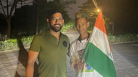 MS Dhoni With Fan