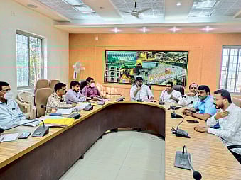 महापालिका : पथदिव्यांवरून बैठकीत घुलेंकडून खरडपट्टी