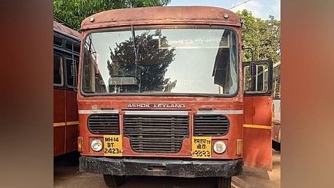 देवरुख एसटी आगारातून तीन बस धावल्या; कर्मचारी अजुनही मागण्यांवर ठाम