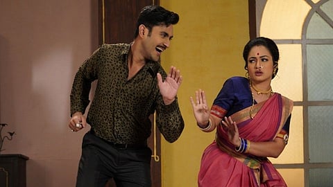 Sukh Mhanje Nakki Kay Asta