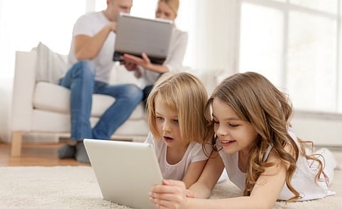 नात्यातला गोडवा हरवतोय