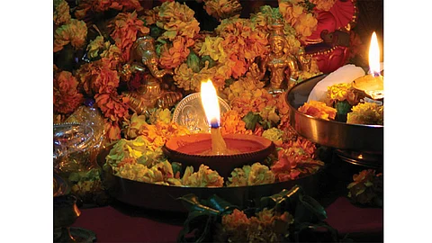 नात्यांची रेशीमगाठ घट्ट करण्यासाठी ‘दिवाळी’