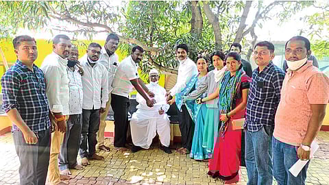 Anna Hazare advised the agitating ST workers