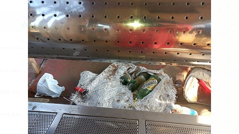 नगररोड वरील बीआरटी बस थांबे अस्वच्छतेच्या विळख्यात