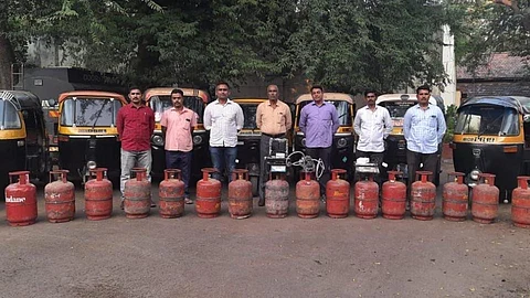 घरगुती गॅसचा वापर वाहनांसाठी! 27 गॅस टाक्या अन् सात रिक्षा जप्त