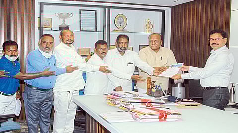 महसूल आयुक्त राधाकृष्ण गमे यांना निवेदन