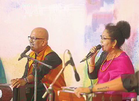 लग्नाची गोष्ट : मिलिंद व मनीषा जोशी