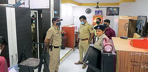 दशमेशनगरात फोडली चार दुकाने