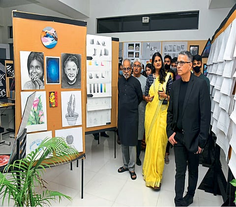 रझा काबूल : ‘अनंत तरंग’ प्रदर्शनाचे दिमाखात उद्घाटन