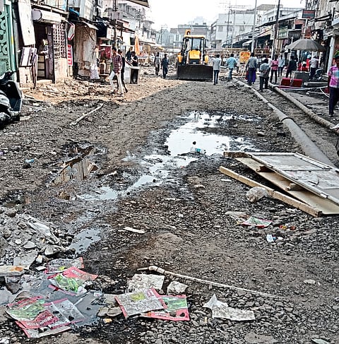 प्रभाग १४ मध्ये सुरू असलेले रस्त्याचे काम