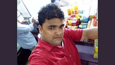 रेल्वे स्टेशनवरील चहाविक्रेता म्हणाला, 'हम गरीब जरूर है मगर लालची नहीं!'