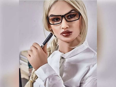 प्रौढ खेळण्याला दिला माजी महिला सैनिकाचा चेहरा; अन्...