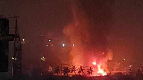 मुंबई: कांजूरमार्गमध्ये भीषण आग; अग्निशमन दलाच्या 12 गाड्या घटनास्थळी