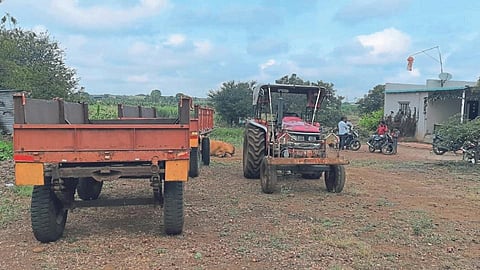 ऊस वाहतूकदारांना लाखो रुपयांचा गंडा! तोडणी मुकादम नॉट रिचेबल