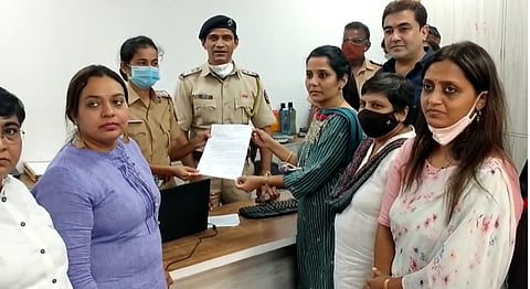 'राऊतांकडून भाजपातील समस्त महिलांचा विनयभंग'; आक्षेपार्ह शब्दावरुन तक्रार दाखल