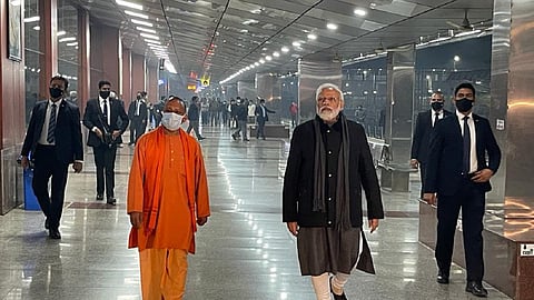 मध्यरात्री PM मोदींनी केली वाराणसी रेल्वे स्टेशनची पाहणी