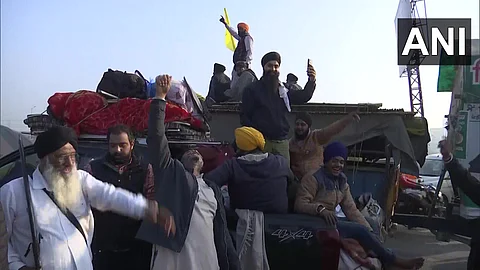 आम्ही जातो आमुच्या गावा...सिंघू बॉर्डरवरून शेतकरी माघारी!