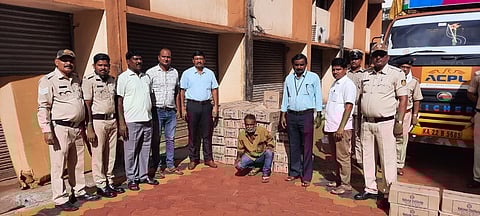 गोवा बनावटीच्या दारूची वाहतूक करणाऱ्या वाहनांवर कारवाई